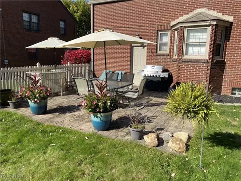 Exterior - 141 N Cadillac Dr, Boardman, OH 44512 photo 2 of 5