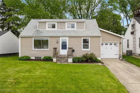 210 Parkview Ave NW, North Canton, OH 44720