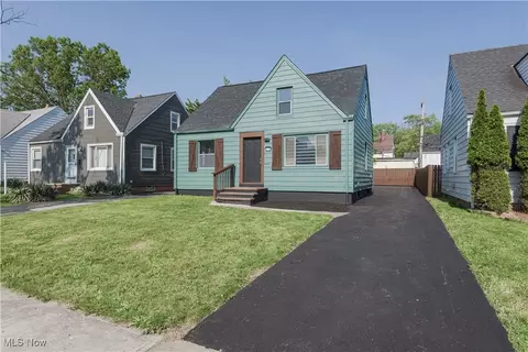 5413 Hollywood Ave, Maple Heights, OH 44137