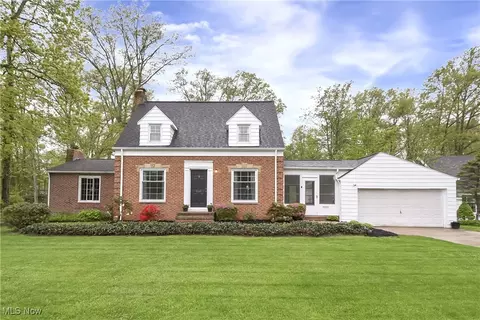 6122 Fitch Rd, North Olmsted, OH 44070