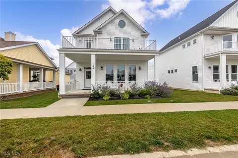374 Bascule Dr, Lorain, OH 44052 photo 2