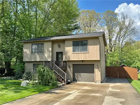 3177 Weber Dr, Norton, OH 44203