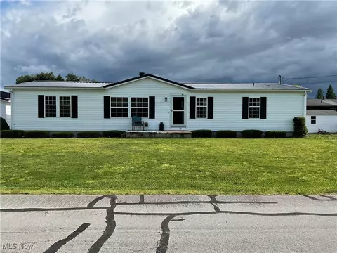 115 Indiana Ave, Marietta, OH 45750