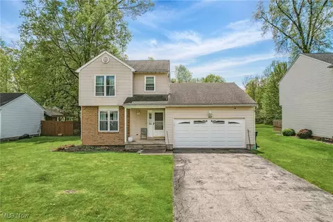 4815 Shadow Oak Dr, Austintown, OH 44515