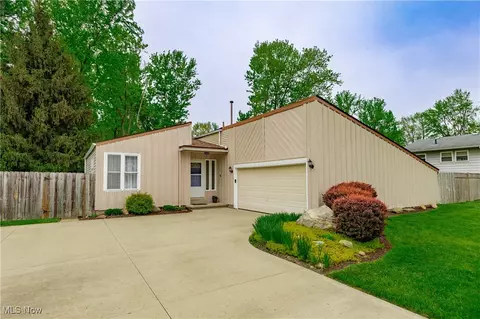 6510 Nicoll Dr, North Ridgeville, OH 44039