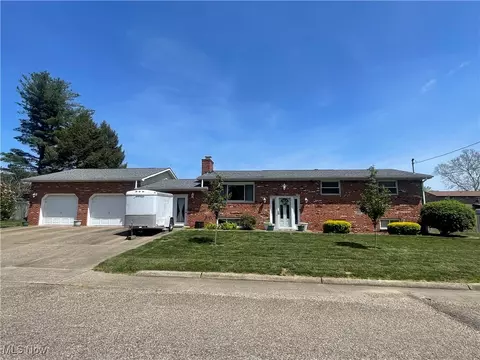 251 Greenbrier Ave, Williamstown, WV 26187