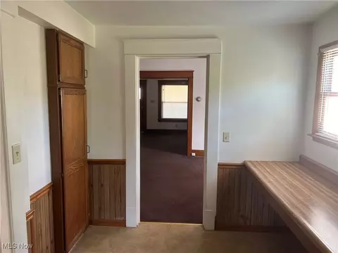 Entry Way - 324 Elm St, Struthers, OH 44471 photo 1 of 4