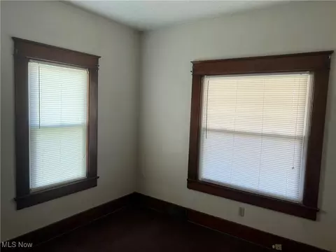 Bedroom - 324 Elm St, Struthers, OH 44471 photo 1 of 2
