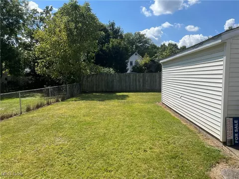 Exterior - 324 Elm St, Struthers, OH 44471 photo 1 of 1
