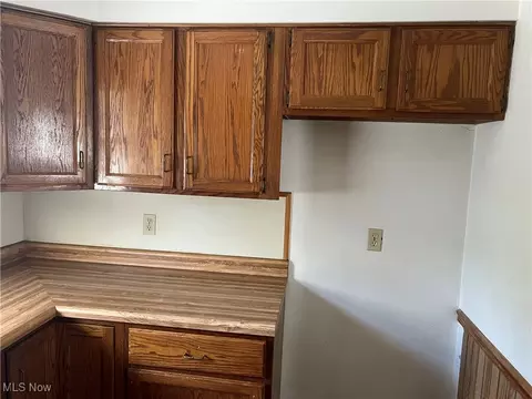 Kitchen - 324 Elm St, Struthers, OH 44471 photo 3 of 3