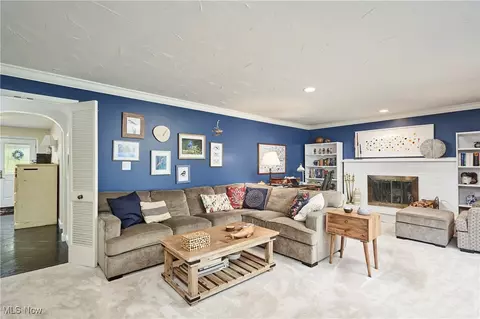 Living - 5680 Ledgebrook Ln, Solon, OH 44139 photo 2 of 3