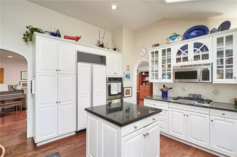 Kitchen - 5680 Ledgebrook Ln, Solon, OH 44139 photo 3 of 3
