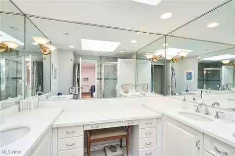 Bath - 5680 Ledgebrook Ln, Solon, OH 44139 photo 1 of 3