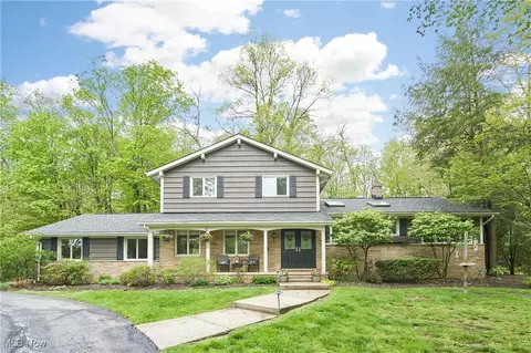 5680 Ledgebrook Ln, Solon, OH 44139