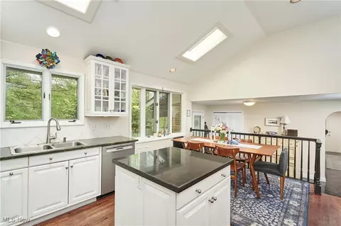 Kitchen - 5680 Ledgebrook Ln, Solon, OH 44139 photo 2 of 3
