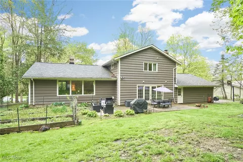 Exterior - 5680 Ledgebrook Ln, Solon, OH 44139 photo 5 of 6