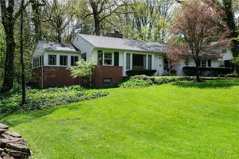 1111 Mansell Dr, Youngstown, OH 44505