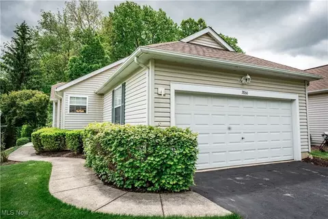 3866 Woodbury Oval #91, Stow, OH 44224