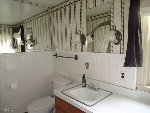 Bath - 64 S Cadillac Dr, Boardman, OH 44512 photo 2 of 4