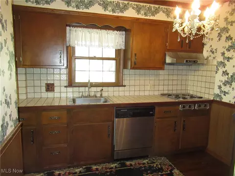 Kitchen - 64 S Cadillac Dr, Boardman, OH 44512 photo 2 of 3