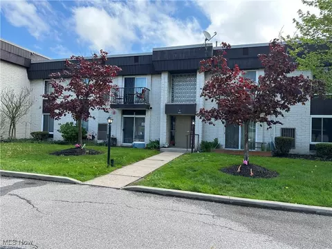 8405 N Akins Rd #102, North Royalton, OH 44133