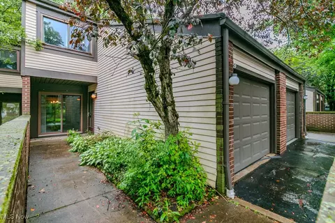 509 Forsythia Ln, Richmond Heights, OH 44143