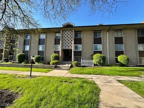 10429 N Church Dr #117, Parma Heights, OH 44130