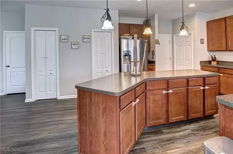 Kitchen - 39075 Caistor Dr, Avon, OH 44011 photo 2 of 4
