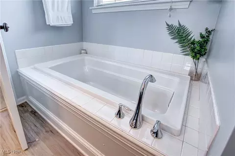 Bath - 39075 Caistor Dr, Avon, OH 44011 photo 3 of 6