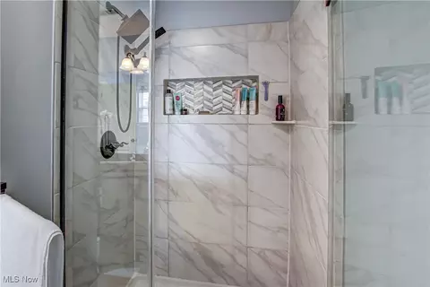 Bath - 39075 Caistor Dr, Avon, OH 44011 photo 4 of 6