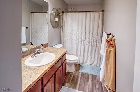 Bath - 39075 Caistor Dr, Avon, OH 44011 photo 5 of 6