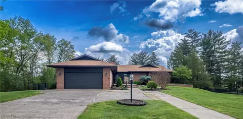 12 Fairview Hts, Parkersburg, WV 26101