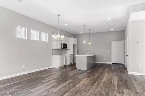 360 Bascule Dr, Lorain, OH 44052 photo 5