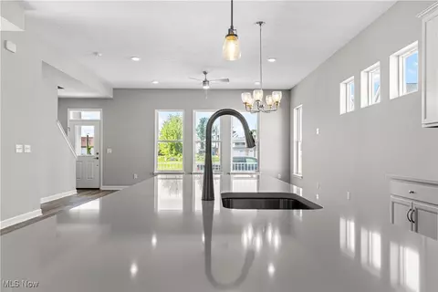 360 Bascule Dr, Lorain, OH 44052 photo 17
