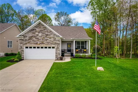7798 Hunting Lake Dr, Concord, OH 44077