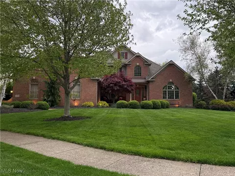 2384 Macnaughten St NW, North Canton, OH 44720