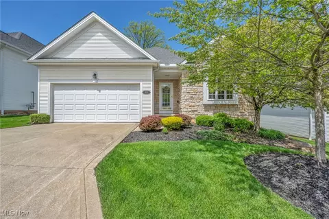 69 Gullybrook Ln #69, Willoughby, OH 44094