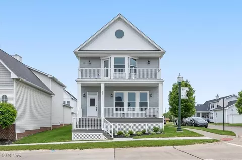 381 Driftwood Dr, Lorain, OH 44052