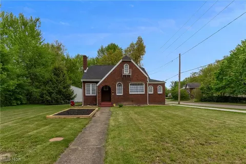 2004 Mahoning Ave NW, Warren, OH 44483