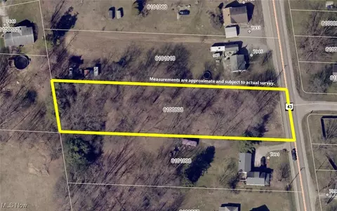 Waynesburg Drive Se, Waynesburg, OH 44688