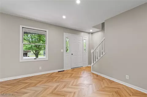Living - 3420 Shad Dr E, Mansfield, OH 44903 photo 6 of 10