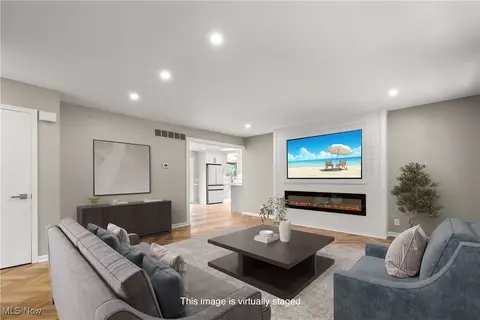 Living - 3420 Shad Dr E, Mansfield, OH 44903 photo 1 of 10
