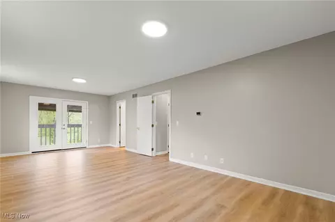 Living - 3420 Shad Dr E, Mansfield, OH 44903 photo 7 of 10