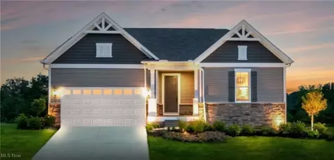 3991 Crestview Dr, Uniontown, OH 44685