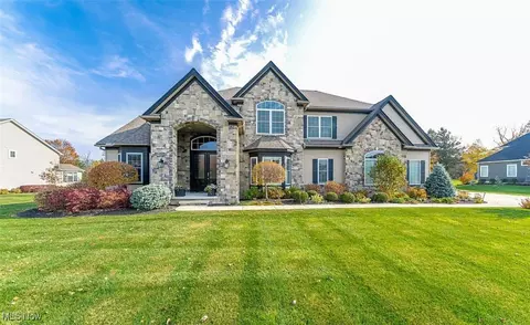 2515 Maple Hill Rd, Willoughby, OH 44094