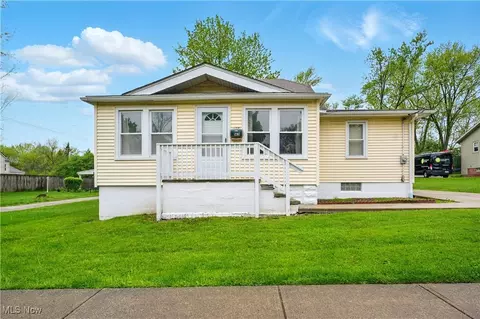 165 Talbot Dr, Bedford, OH 44146