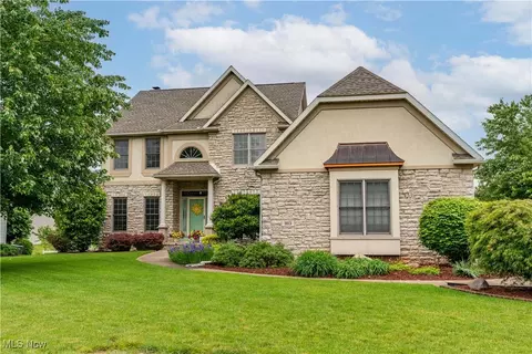 1103 Stone Crossing St NE, Canton, OH 44721