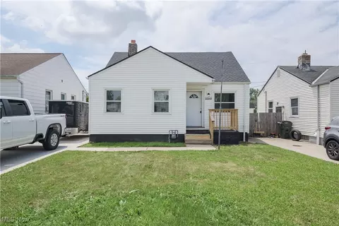 12800 Reindeer Ave, Garfield Heights, OH 44125
