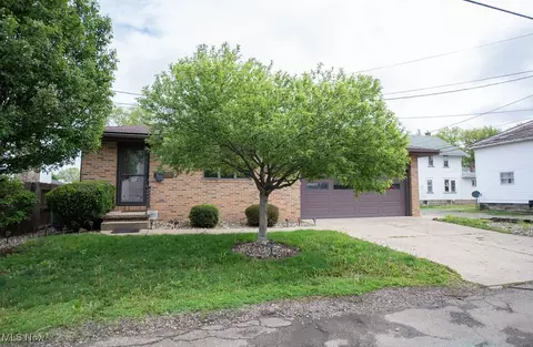 331 Allen Ln SW, New Philadelphia, OH 44663