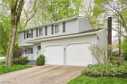 4741 Treetop Dr, Copley, OH 44321